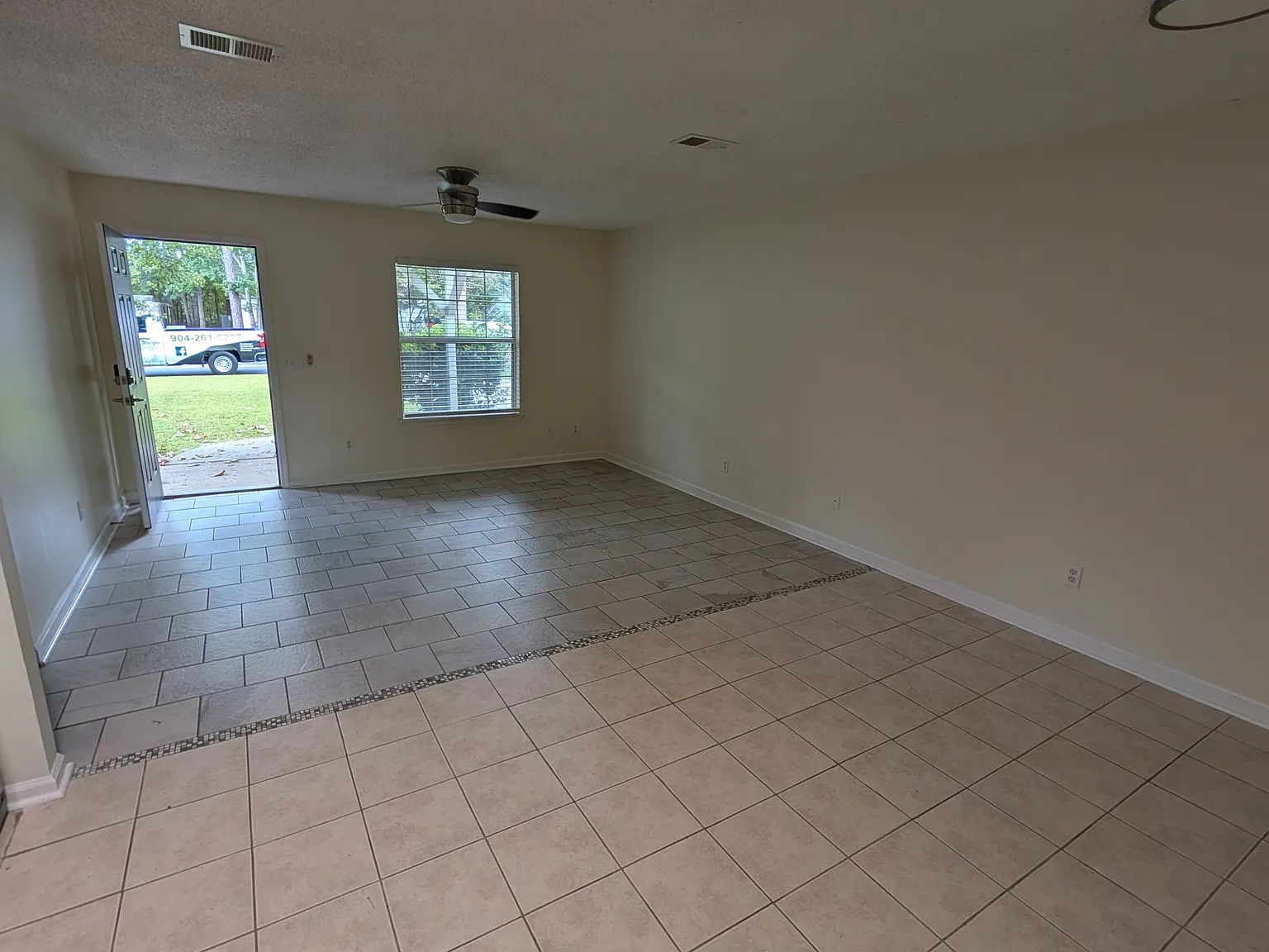 3 bed, 1000 sqft, $1,400 — Photo 2