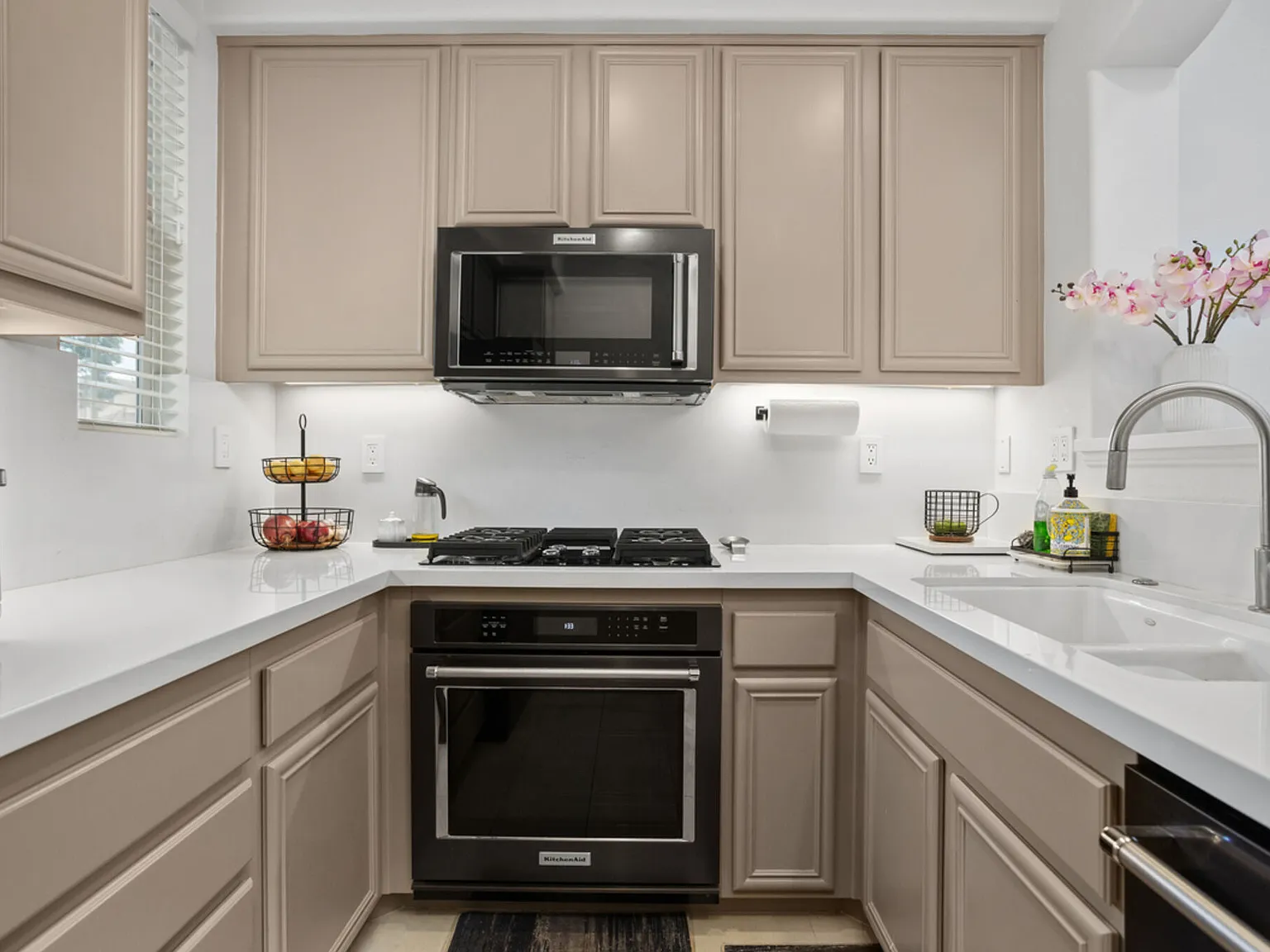 3 bed, 1342 sqft, $3,695 — Photo 4