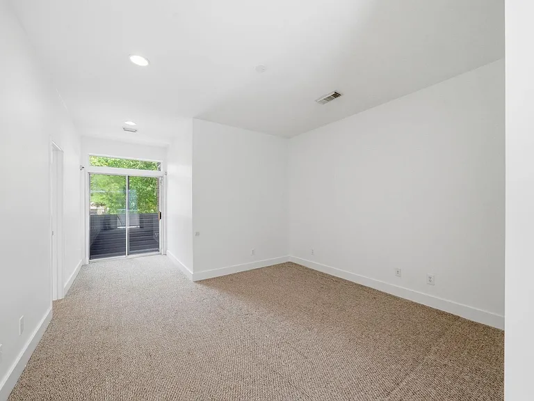 7002 Newcastle St — Photo 20