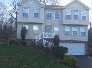 428 Blue Ridge Dr, Coraopolis, PA 15108