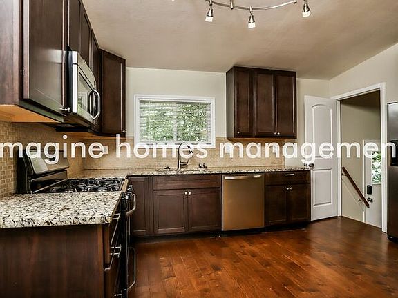 4th image of 617 Old Ballwin Rd