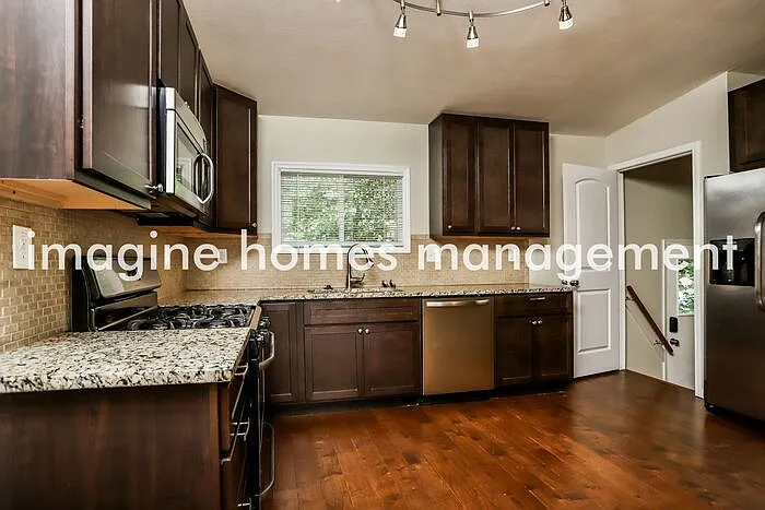 617 Old Ballwin Rd — Photo 5