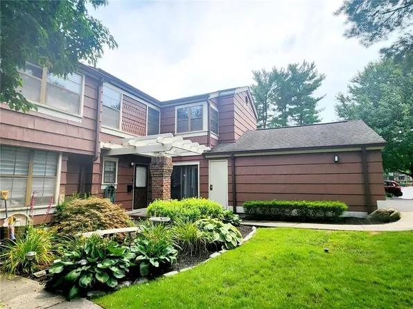 95 Treetop Circle #95, Nanuet, NY 10954