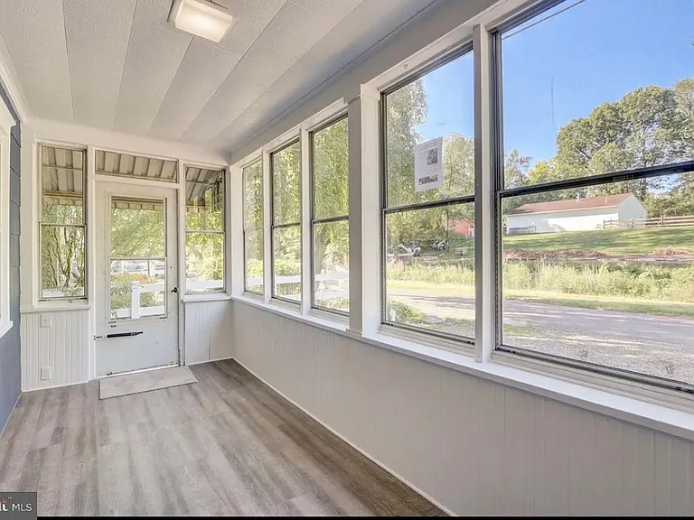 31 W Maple Ave — Photo 3
