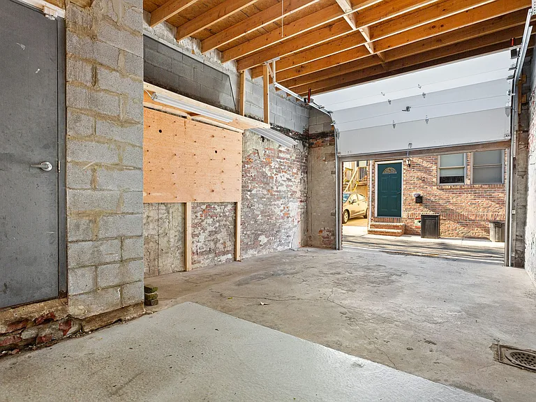 1142 N 3rd St — Photo 11