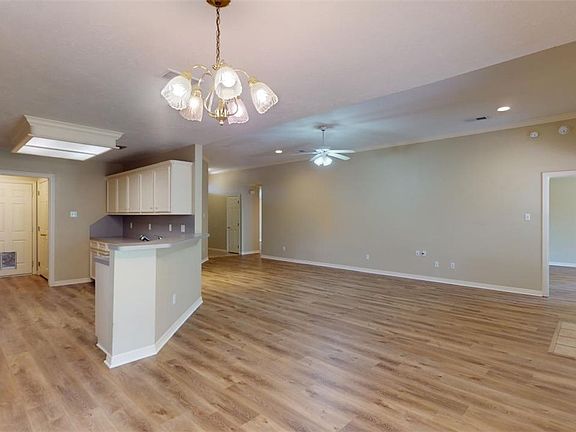 5th image of 3722 Chantal Cir