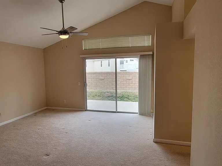 3143 Mariposa Ave — Photo 8