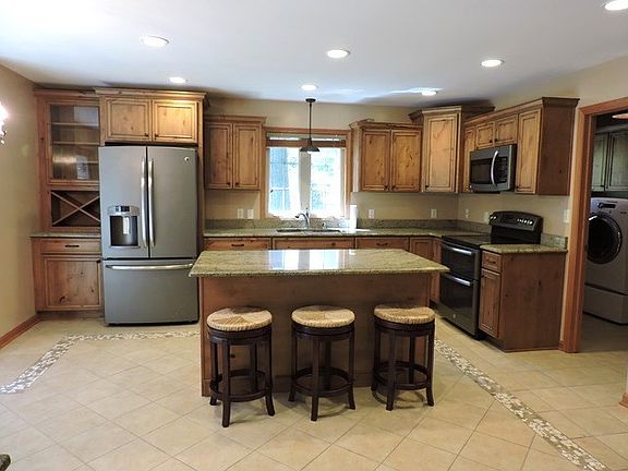 5th image of 210 Schott Dr