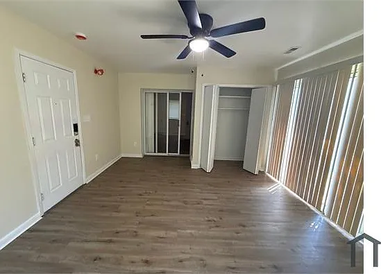 15519 Plainview Ave — Photo 2