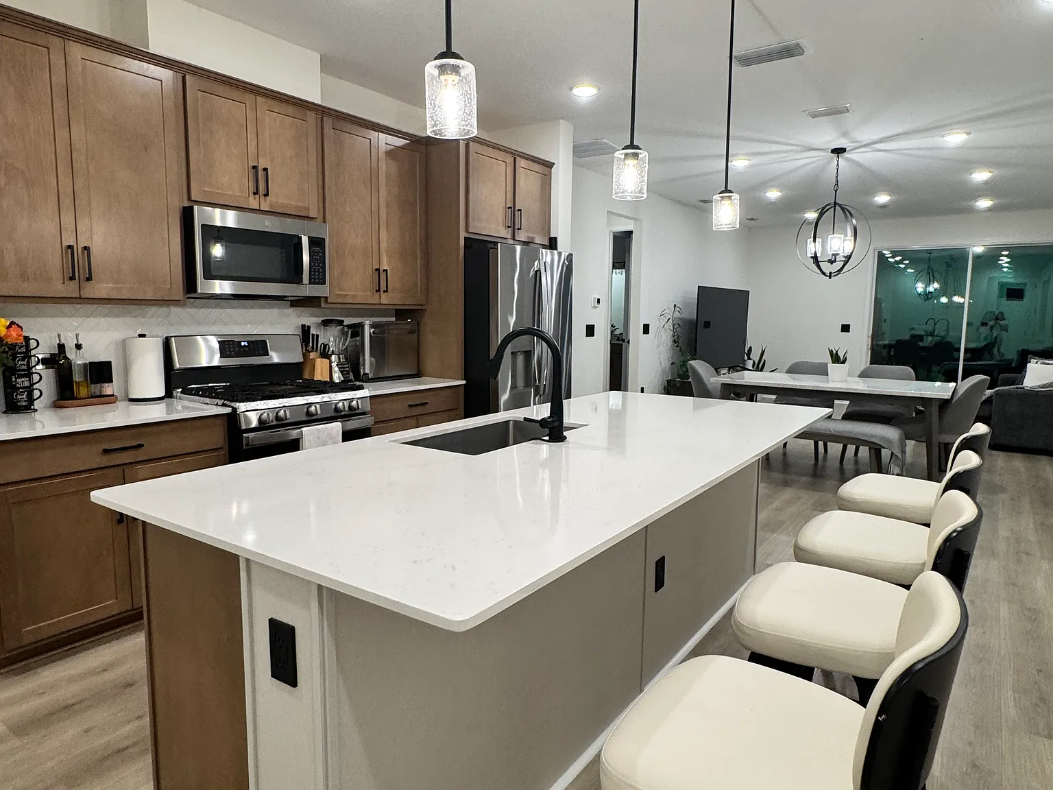 3 bed, 1570 sqft, $2,530 — Photo 3