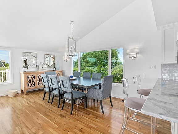 5th image of 20 Sandgate Ln