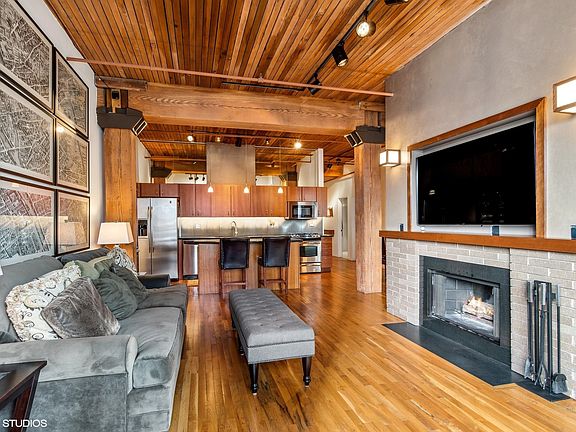 3rd image of 550 N Kingsbury St APT 309