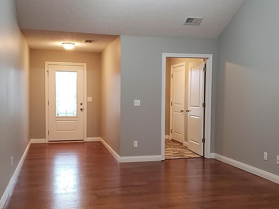 3rd image of 120 Graystone Ct