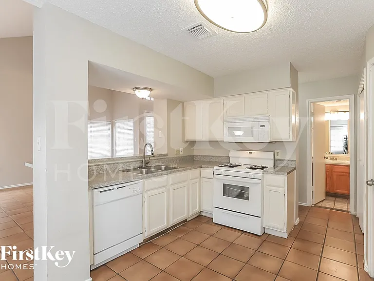 8603 Kinghaven St — Photo 4