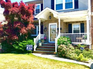 4 Evergreen Ave, New Hyde Park, NY 11040