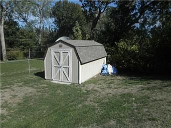 3rd image of 346 Georgia Ct