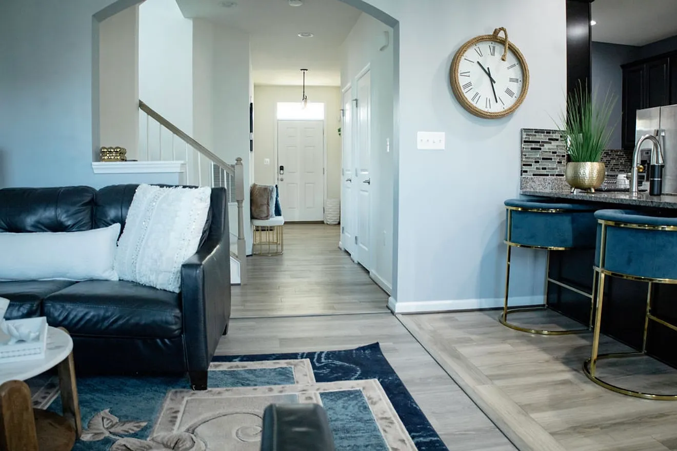 4 bed, 2.5 bath, 2800 sqft, $6,000 — Photo 3