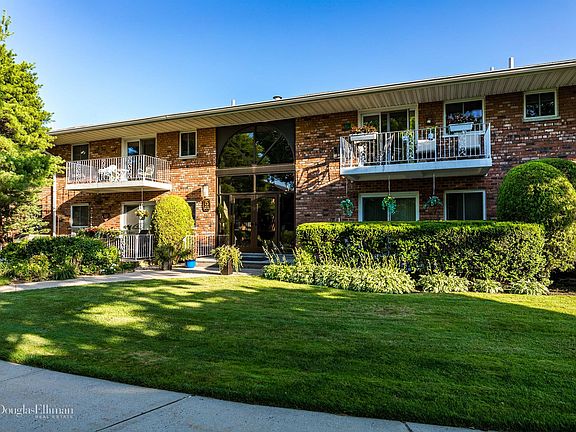 4th image of 1 Toms Point Ln APT 10I
