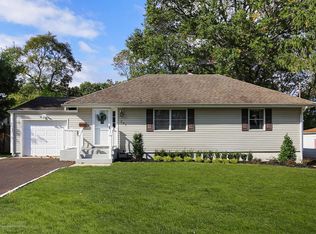 207 Crestview Dr, Middletown, NJ 07748