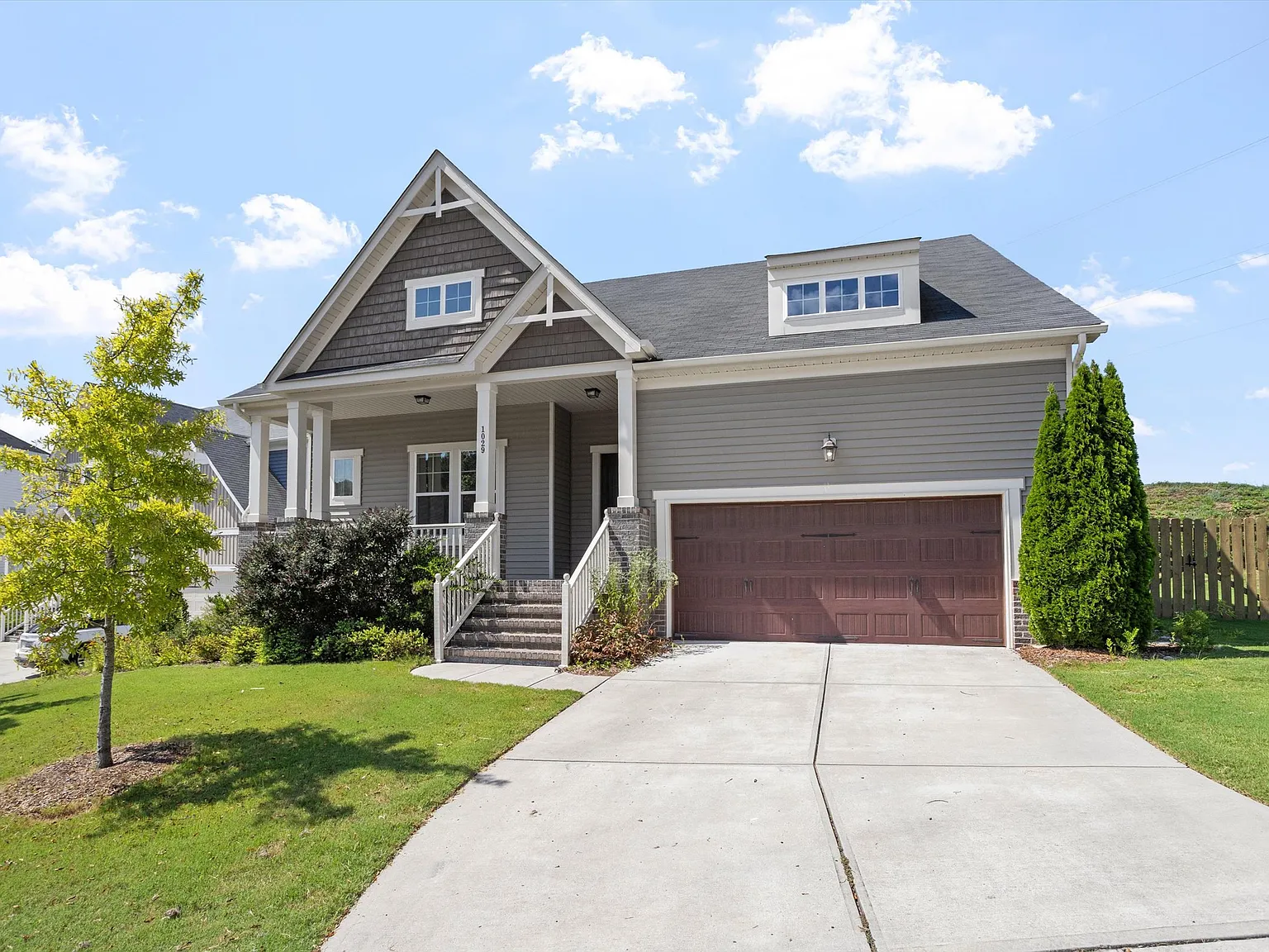 3 bed, 2.5 bath, 2299 sqft, $2,575 — Photo 3