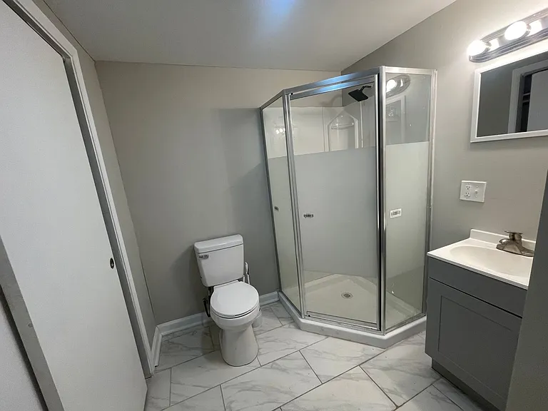3411 Strong Ave #8 — Photo 7
