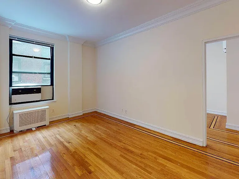 200 Riverside Dr #8C — Photo 2
