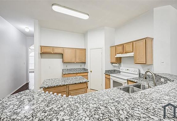 5th image of 700 N Emma Dr