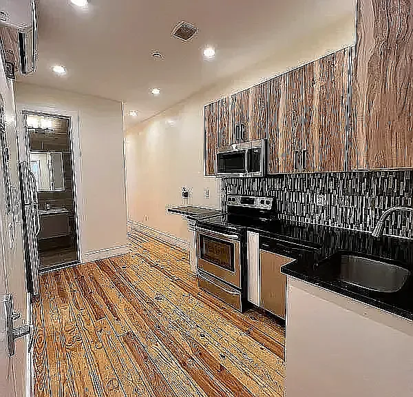 570 Evergreen Ave #2A — Photo 2
