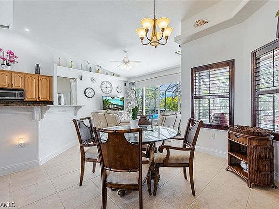 5th image of 4627 SW 15th Ave