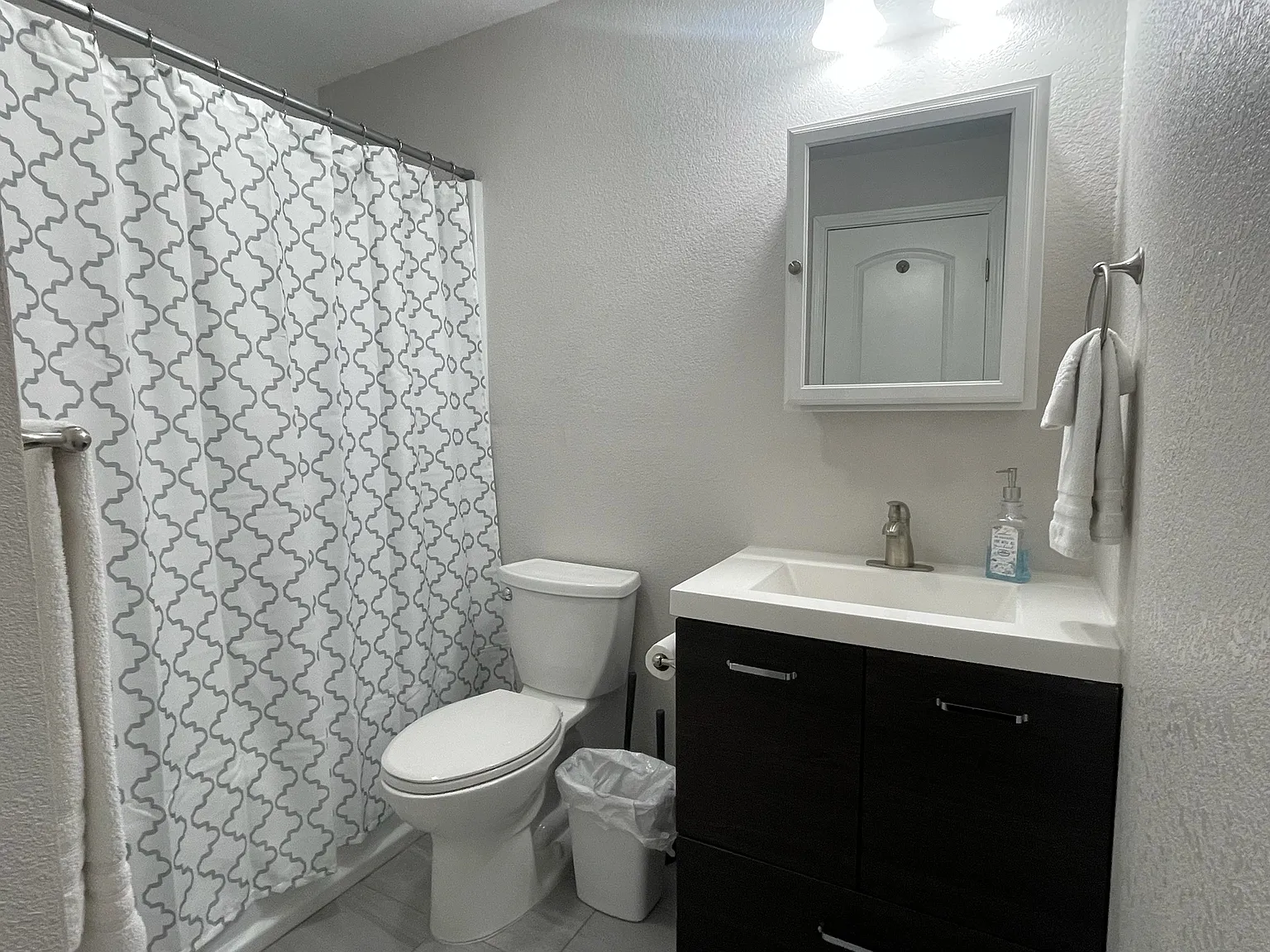 392 Menker Avenue - 3 — Photo 2
