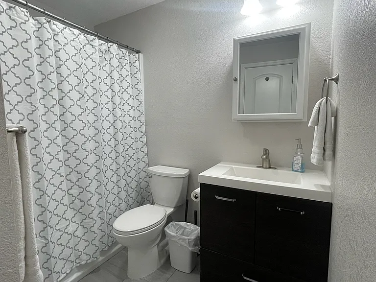 392 Menker Ave #3 — Photo 2