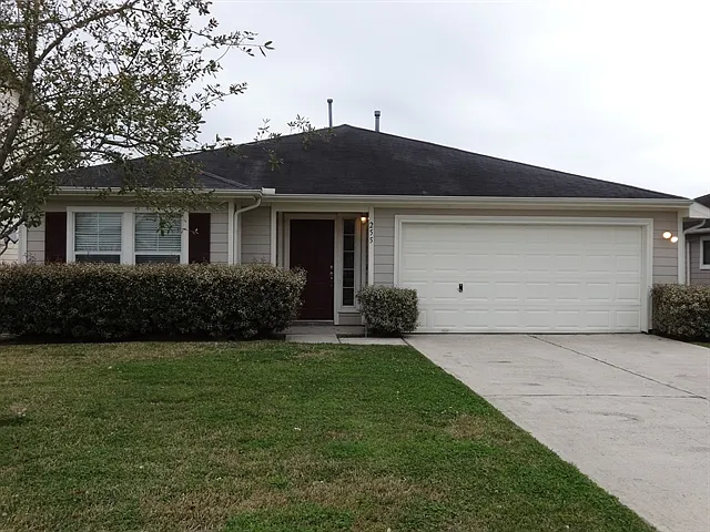 255 Crystal Isle Dr — Photo 1