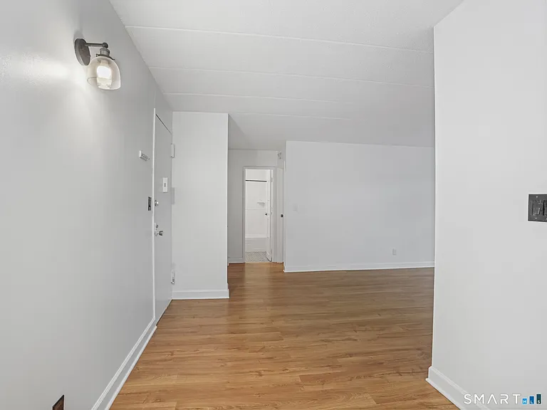 27 Northill St #2J — Photo 8