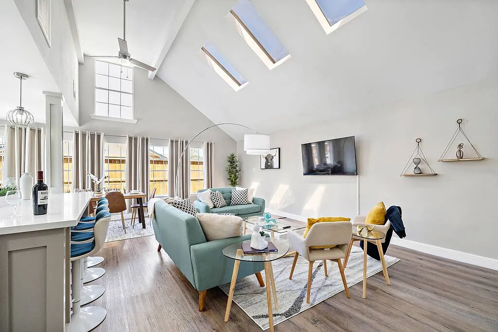 3 bed, $9,000 — Photo 1