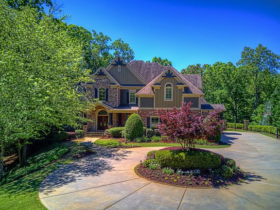 Circular driveway