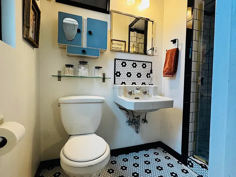 705 W Wilshire Dr — Photo 14