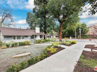 20901 Dumetz Rd, Woodland Hills, CA 91364