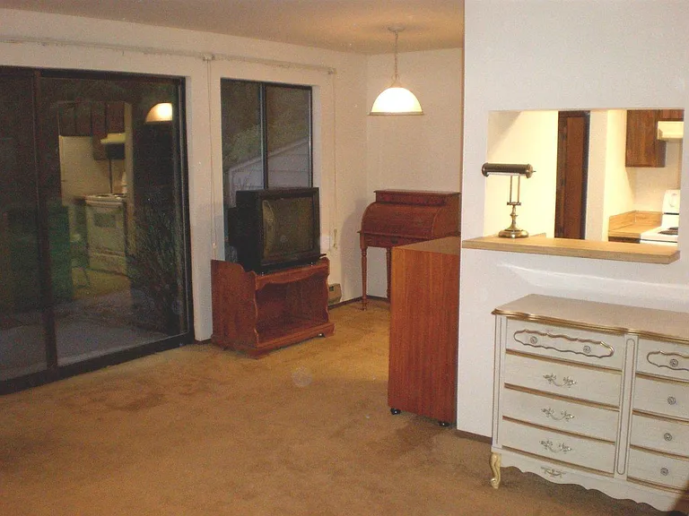 1120 8th St NE — Photo 3