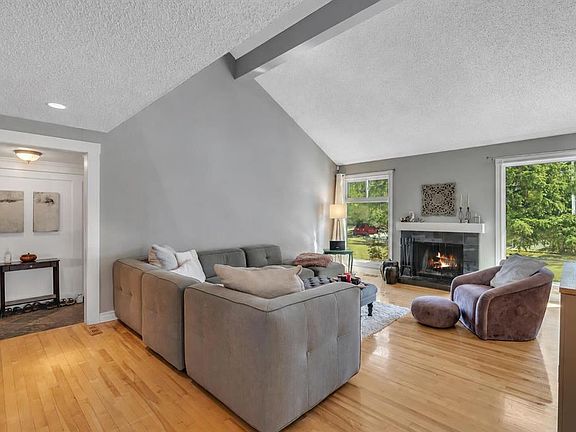 3rd image of 12 SE Oakvale Pl SW