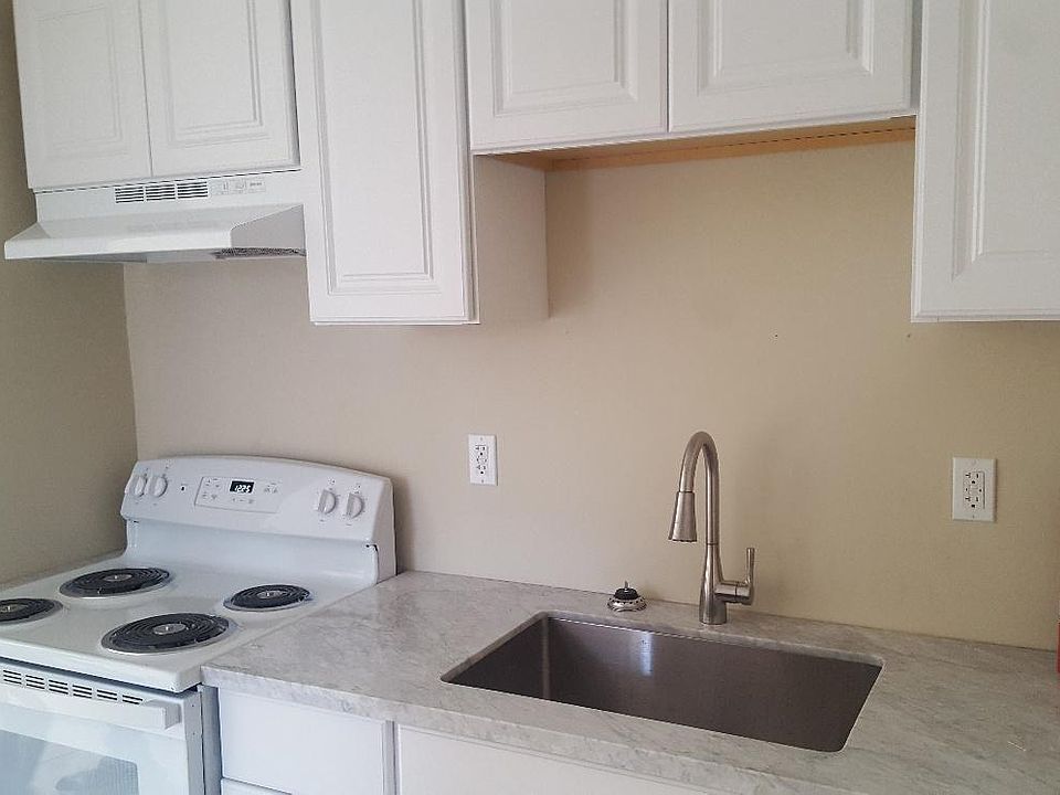 2nd image of 8037 Cohn St #B