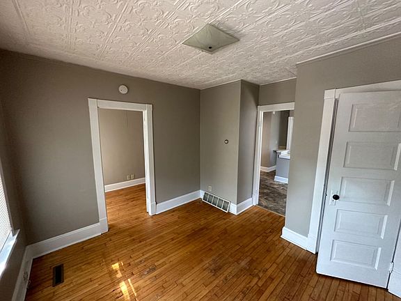 3rd image of 1731 N Warren Ave #1731