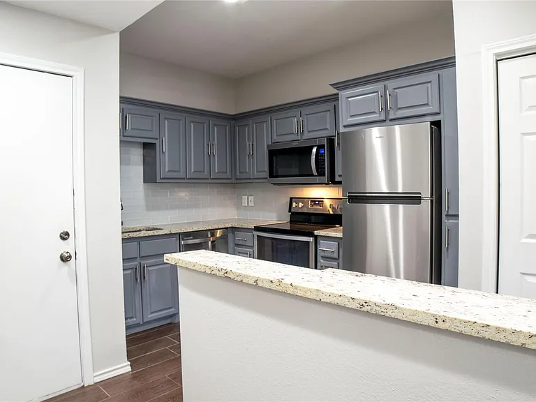 4104 N Hall St #331 — Photo 6