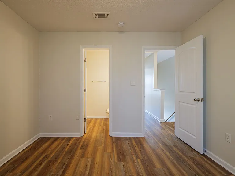 Beautiful 2bedroom 2.5 bath Townhome — Photo 9