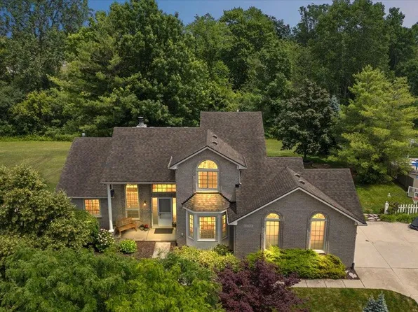 42764 Bloomingdale Dr, Sterling Heights, MI 48314