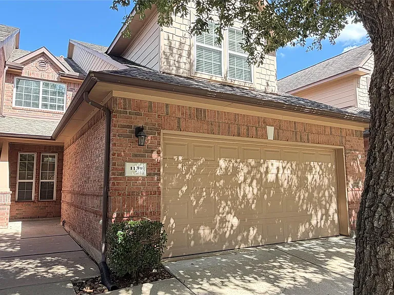 1139 Glenwood Canyon Ln — Photo 32