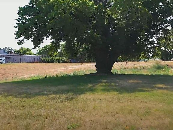 3rd image of 3635 N Eagle Rd