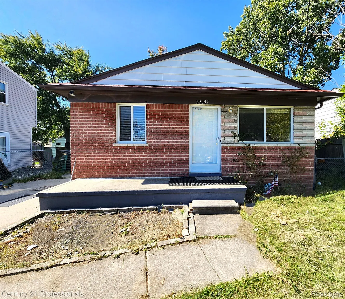 23141 Tulane Ave photo 1