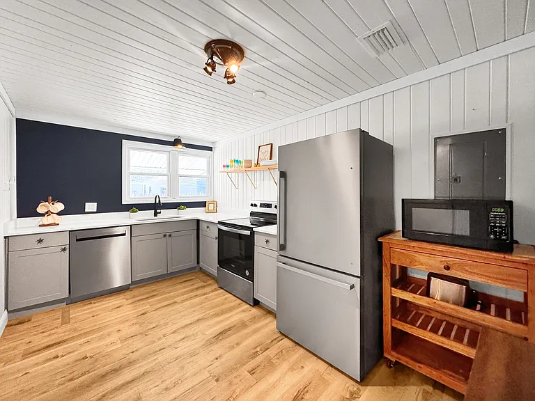 1666 W Intendencia St #B — Photo 12