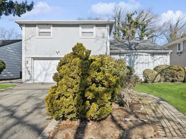 5 Sutton Lane, Hewlett, NY 11557