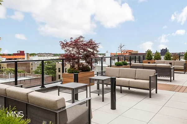 Sold by MNS | media 6